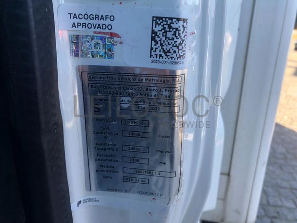 Mitsubishi Canter 7C18 com Plataforma Elevatória · Ano 2012