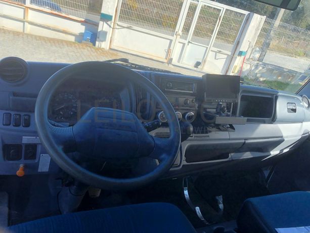 Mitsubishi Canter 7C18 com Plataforma Elevatória · Ano 2012