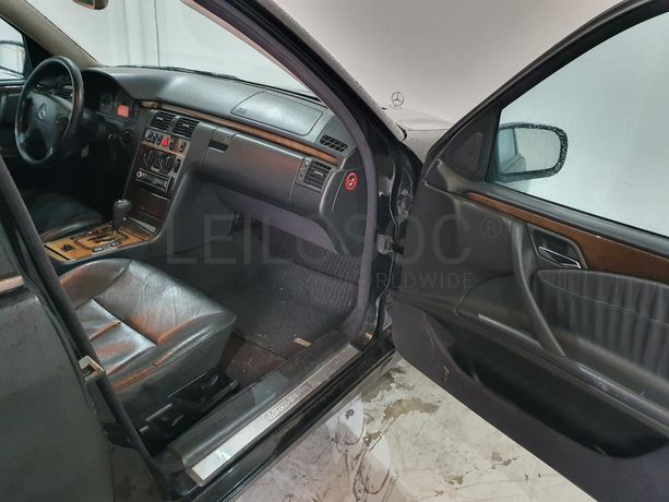 Mercedes-Benz E220 2.2 CDI · Ano 2000