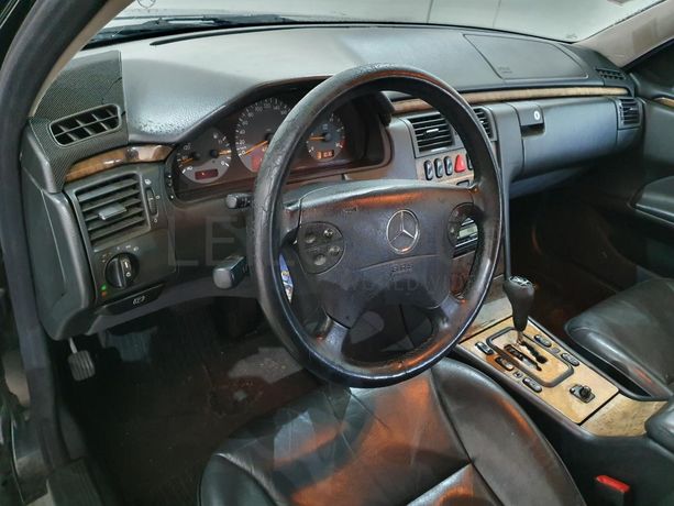 Mercedes-Benz E220 2.2 CDI · Ano 2000