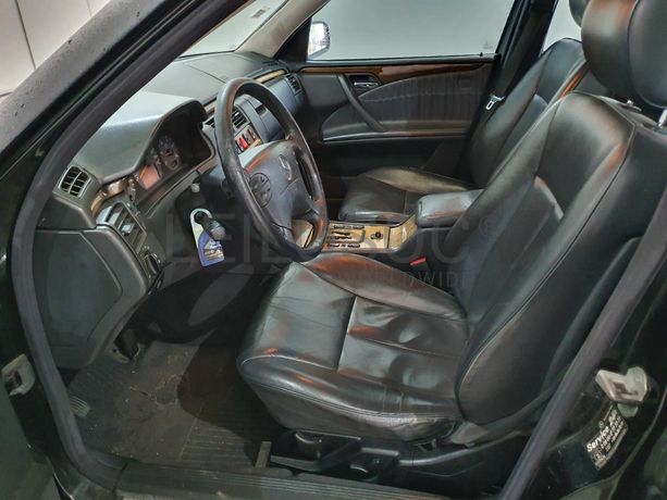 Mercedes-Benz E220 2.2 CDI · Ano 2000