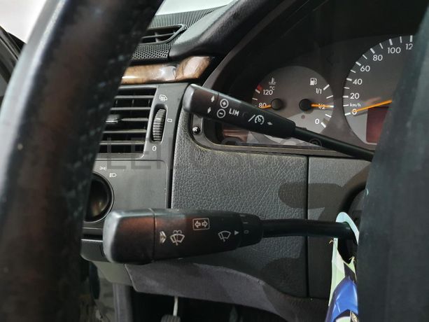 Mercedes-Benz E220 2.2 CDI · Ano 2000