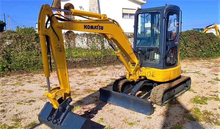 Escavadora Giratória Komatsu PC 30 MR