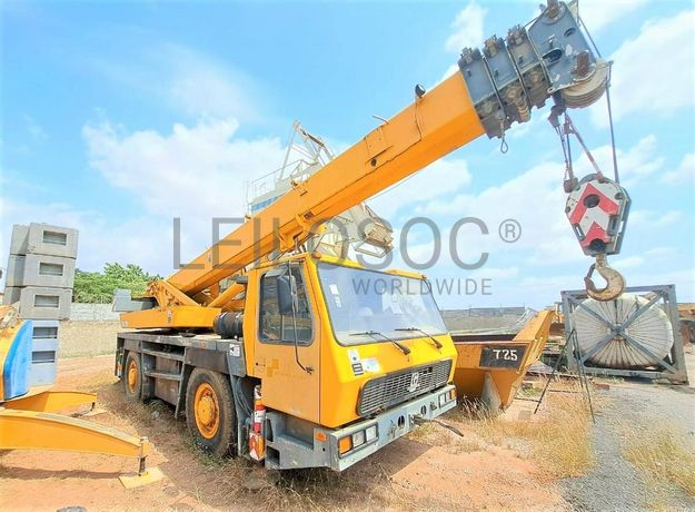 Auto Grua (35T) GROVE GMK 2035 · Viana