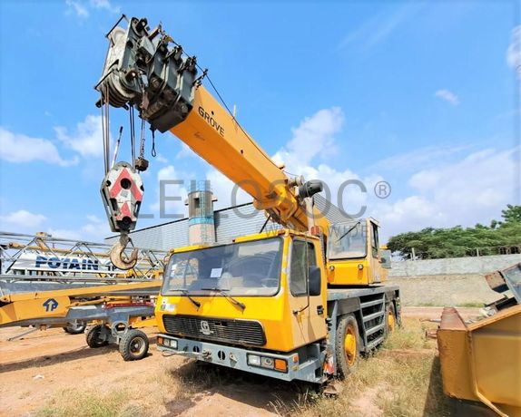 Auto Grua (35T) GROVE GMK 2035 · Viana
