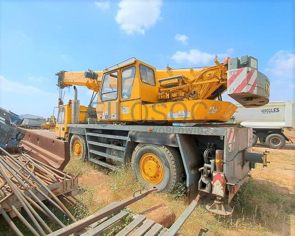 Auto Grua (35T) GROVE GMK 2035 · Viana