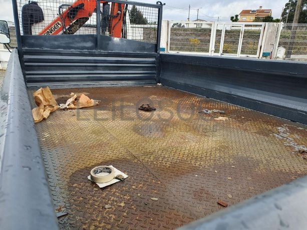 Nissan Cabstar 110 com Grua Palfinger Tribasculante