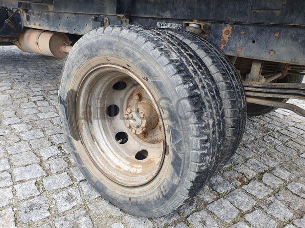 Nissan Cabstar 110 com Grua Palfinger Tribasculante