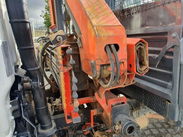 Nissan Cabstar 110 com Grua Palfinger Tribasculante