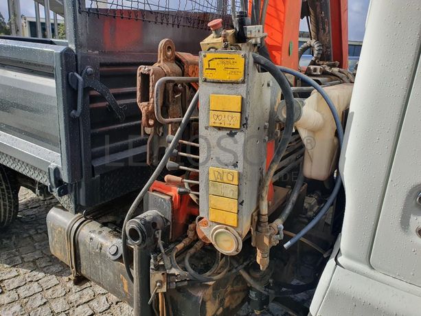 Nissan Cabstar 110 com Grua Palfinger Tribasculante