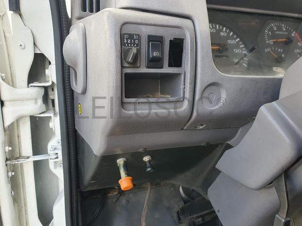 Nissan Cabstar 110 com Grua Palfinger Tribasculante