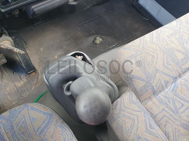 Nissan Cabstar 110 com Grua Palfinger Tribasculante