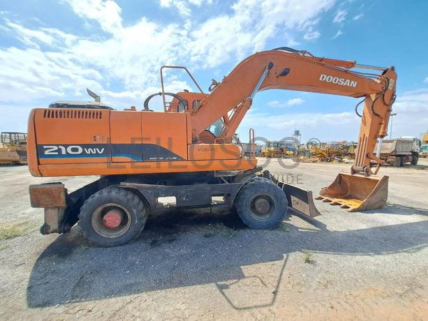 Escavadora de Pneus (20T) DOOSAN S-210 W-V · Viana