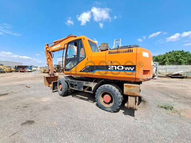 Escavadora de Pneus (20T) DOOSAN S-210 W-V · Viana