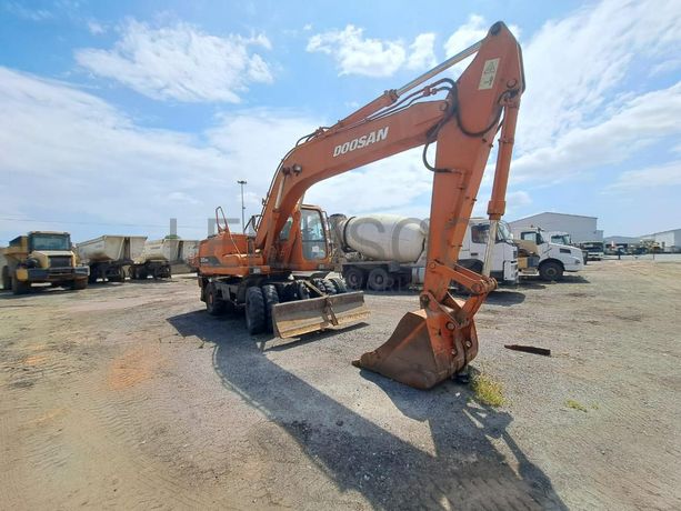 Escavadora de Pneus (20T) DOOSAN S-210 W-V · Viana