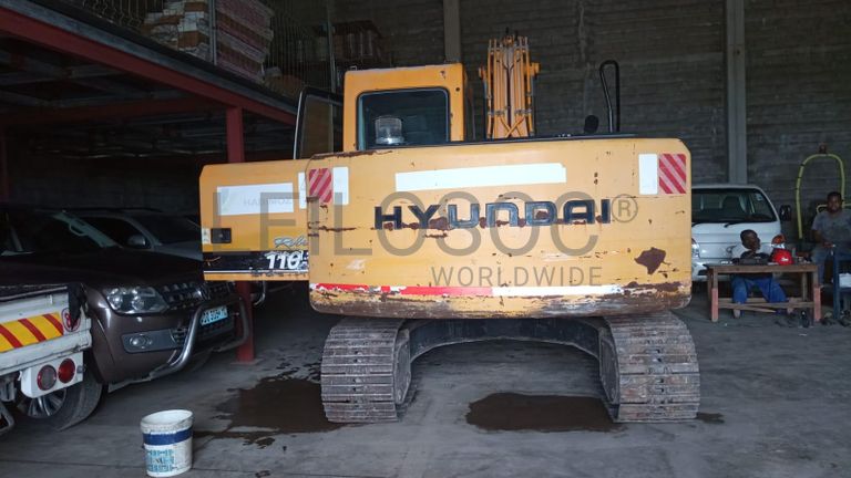 Escavadeira Hyundai ·