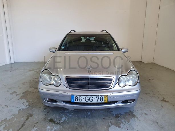 Mercedes-Benz C220 2.2 CDI · Ano 2002