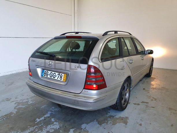 Mercedes-Benz C220 2.2 CDI · Ano 2002