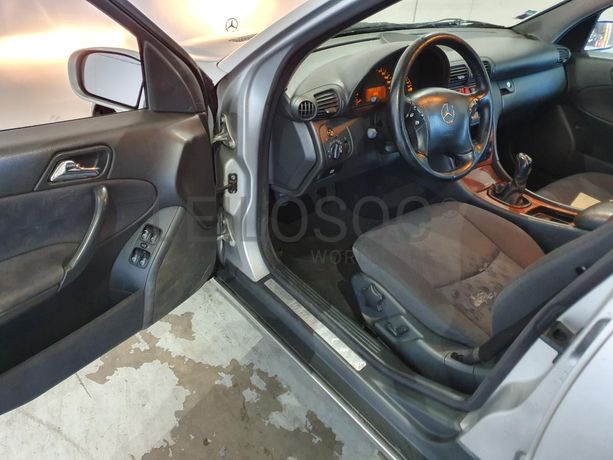 Mercedes-Benz C220 2.2 CDI · Ano 2002