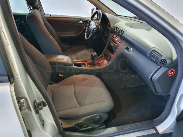 Mercedes-Benz C220 2.2 CDI · Ano 2002