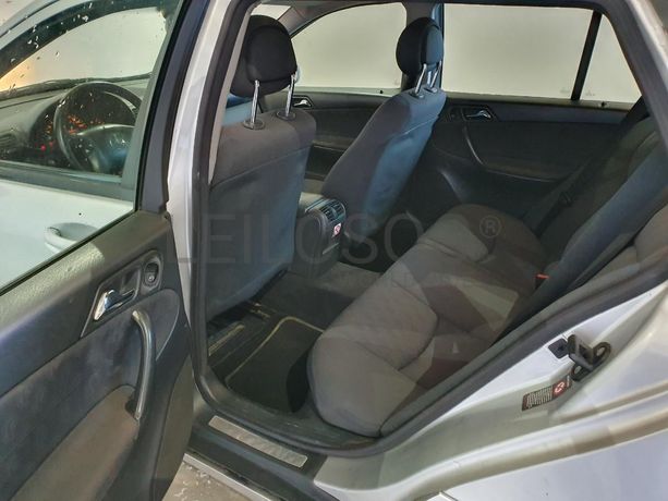 Mercedes-Benz C220 2.2 CDI · Ano 2002
