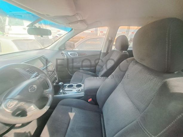 Veículo NISSAN Pathfinder · Viana