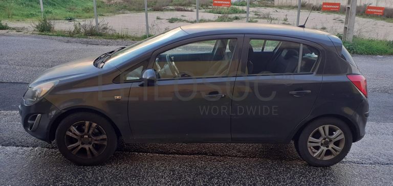 Opel Corsa 1.3CDTI · Ano 2013