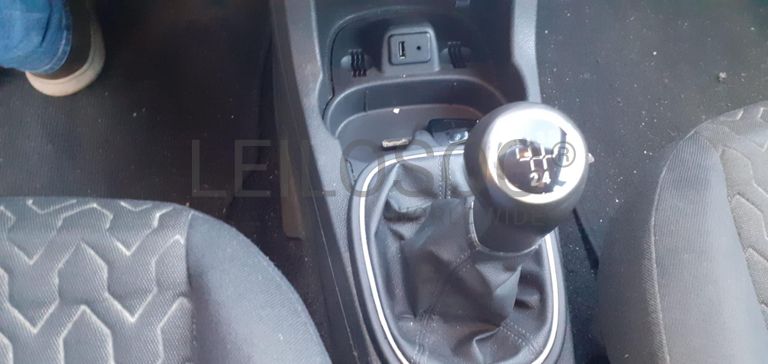 Opel Corsa 1.3CDTI · Ano 2013