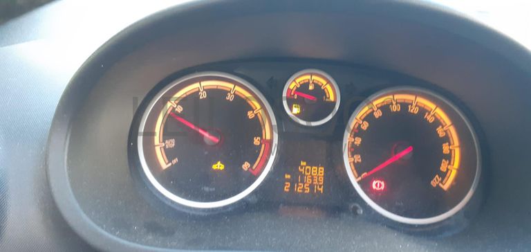 Opel Corsa 1.3CDTI · Ano 2013