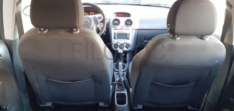Opel Corsa 1.3CDTI · Ano 2013