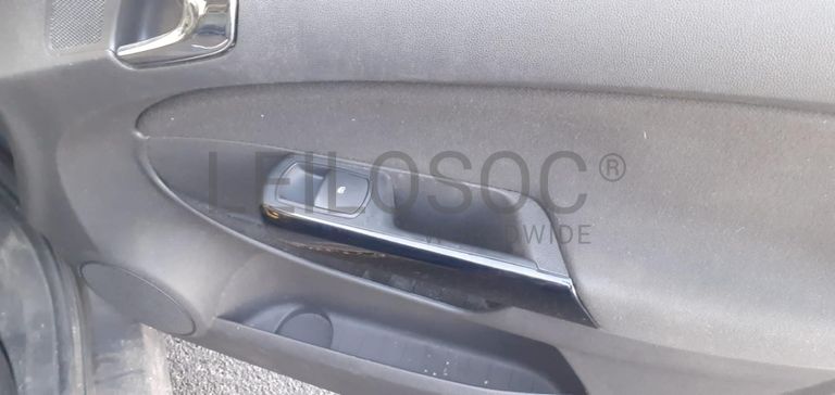 Opel Corsa 1.3CDTI · Ano 2013