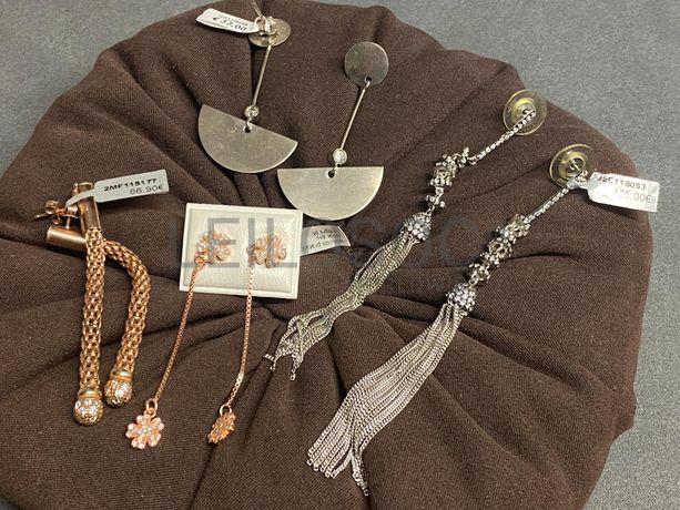 Brincos em prata e outros materiais