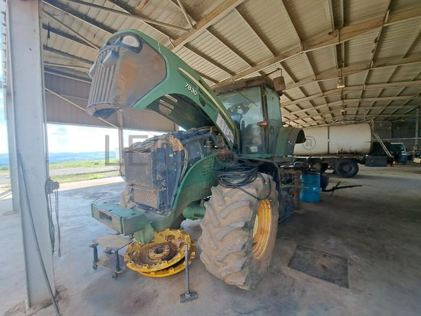 Trator agrícola John Deer 7830 · Samba Caju