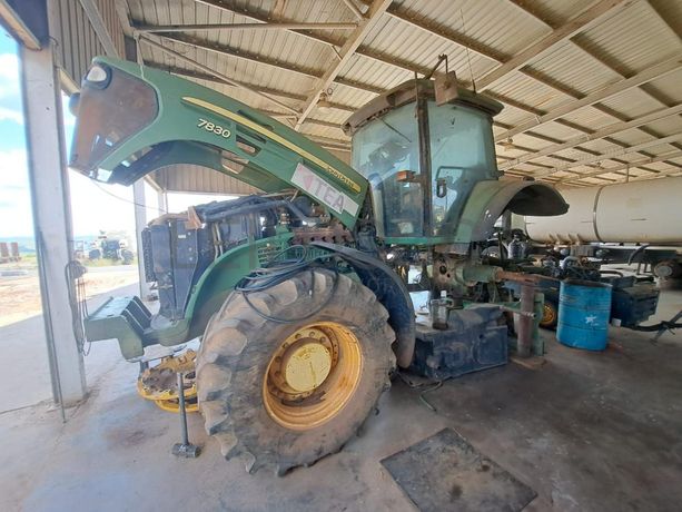 Trator agrícola John Deer 7830 · Samba Caju