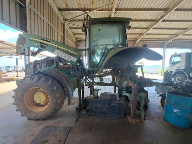 Trator agrícola John Deer 7830 · Samba Caju