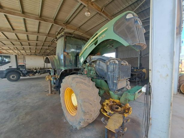 Trator agrícola John Deer 7830 · Samba Caju