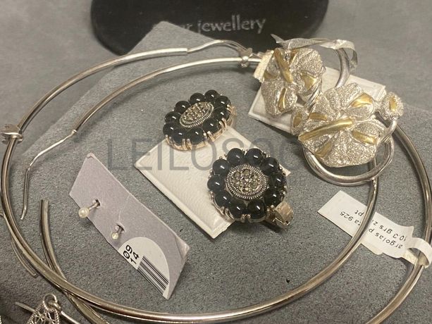 Brincos em prata e outros materiais