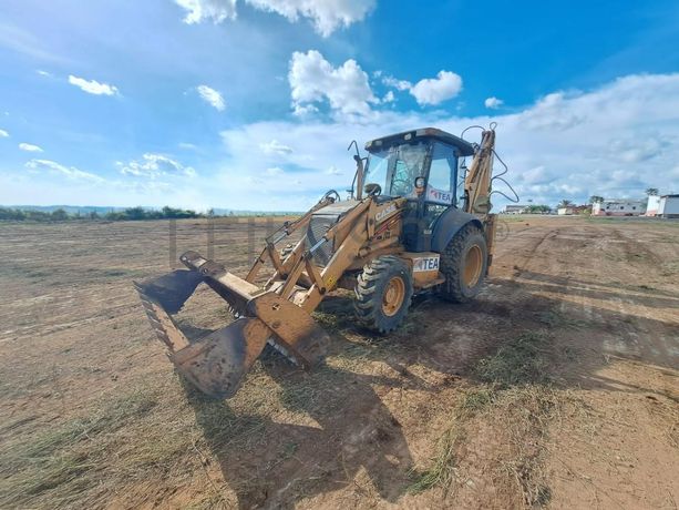 Retroescavadora Case 590R · Samba Caju