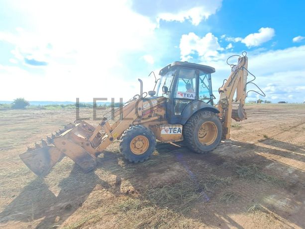 Retroescavadora Case 590R · Samba Caju