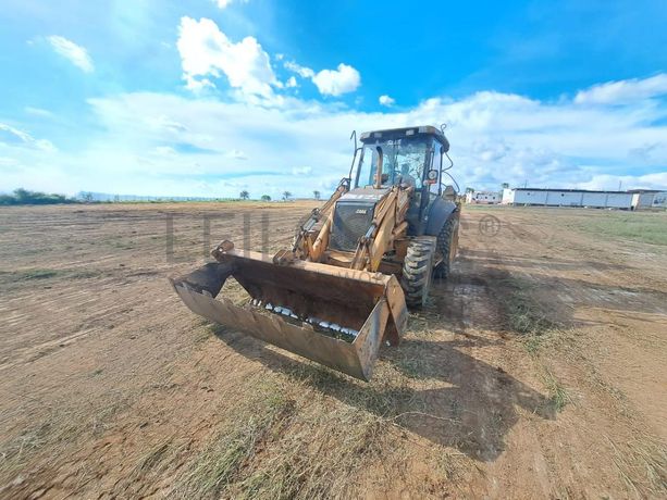 Retroescavadora Case 590R · Samba Caju