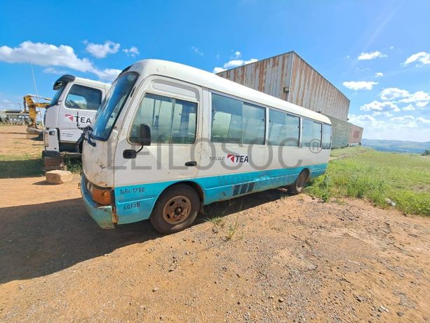 Autocarro Toyota Coaster · Samba Caju