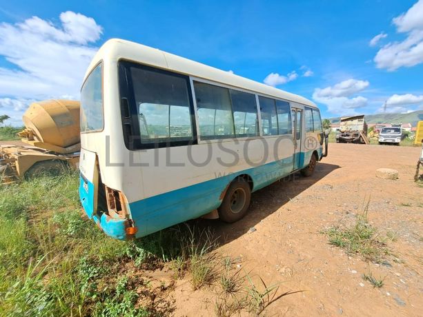 Autocarro Toyota Coaster · Samba Caju