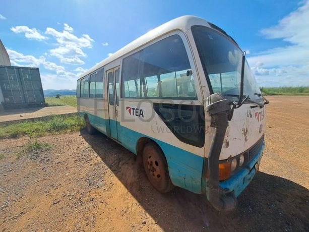 Autocarro Toyota Coaster · Samba Caju