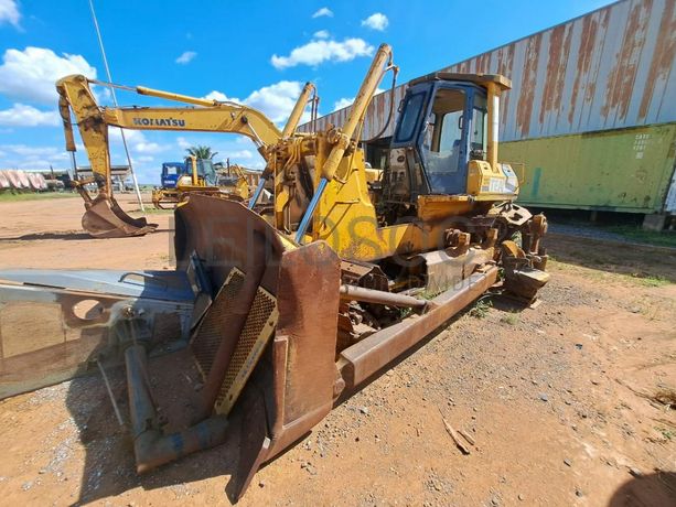 Buldózer Komatsu D65E-12 · Samba Caju