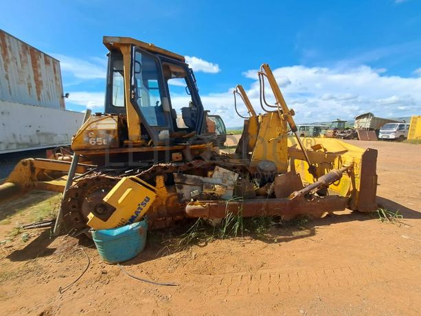 Buldózer Komatsu D65E-12 · Samba Caju