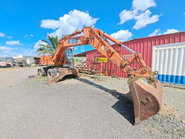 Escavadora de Pneus Fiat Hitachi FH150W.3 · Samba Caju