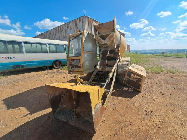 Autobetoneira autocarregante (4X4) Carmix ONE 2.3 · Samba Caju