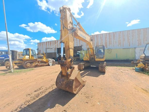 Escavadora de rastos Komatsu PC220 -7 · Samba Caju