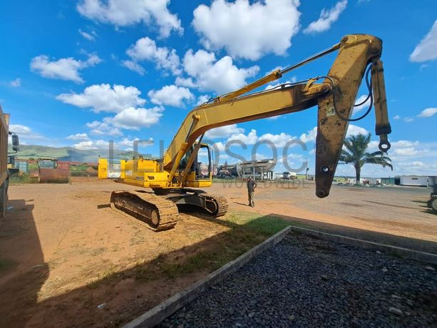 Escavadora de rastos Komatsu PC220 -7 · Samba Caju