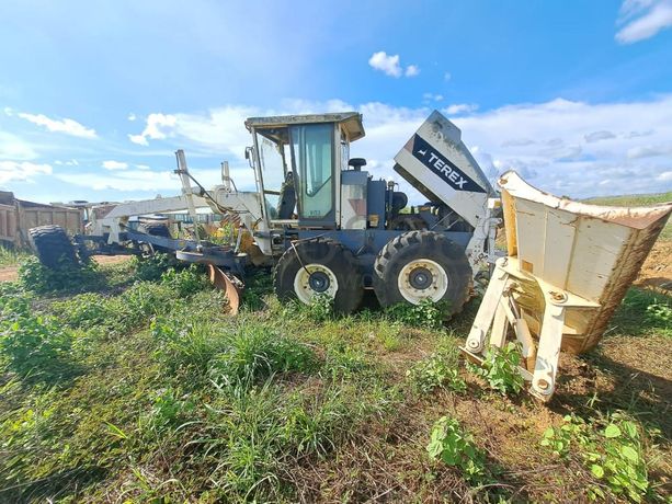 Motoniveladora Terex TG 230 · Samba Caju